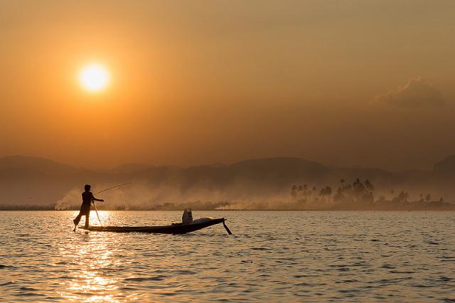 129 Inle Lake, 1 been roeier.jpg